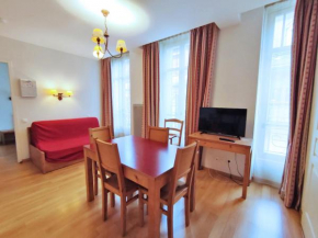 La petite ourse, T2, centre Luchon, wifi, casier à skis, ascenseur, 4 personnes